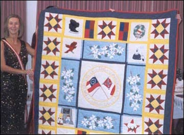 Susie Whitacre with her quilt